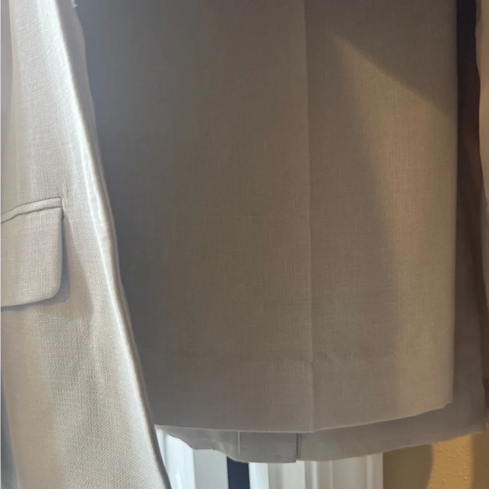 NWT Women’s Beige Blazer size 12 with matching pants size 14 petite - Picture 6 of 7